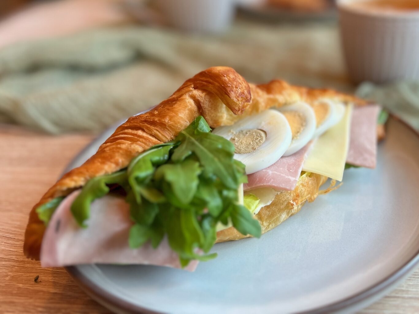 Belegtes Croissant.