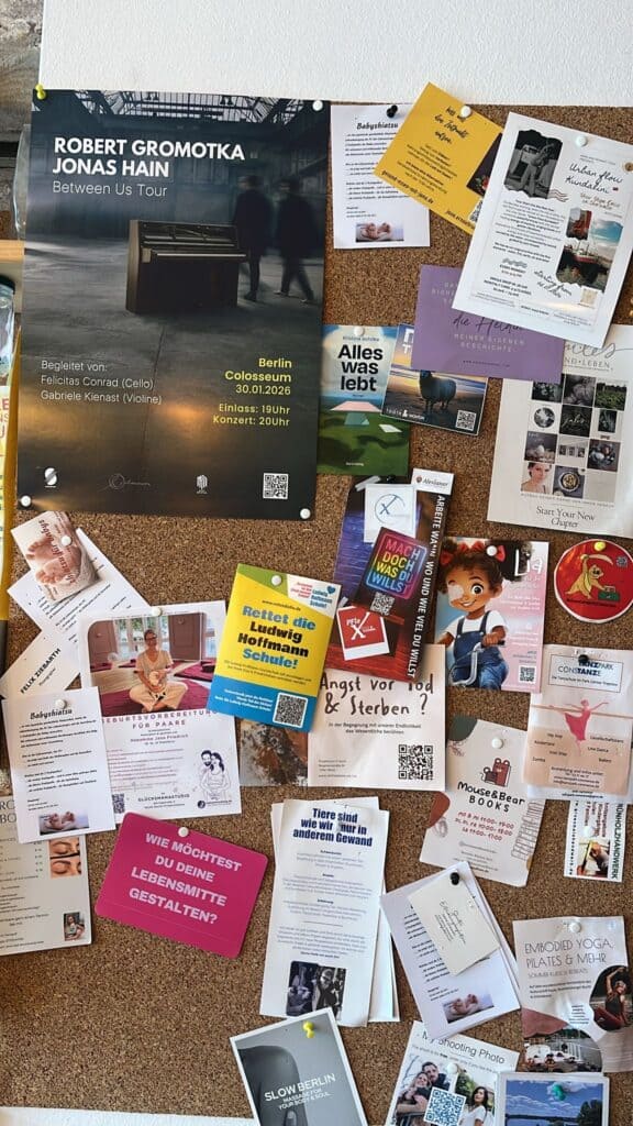 Vielfältige Flyer und Broschüren für Veranstaltungen bei Deine Auszeit Stralau.